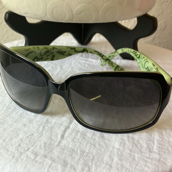 Coach: Ginger (S496) Sunglasses- gray gradient lens with white case - Picture 8 of 16